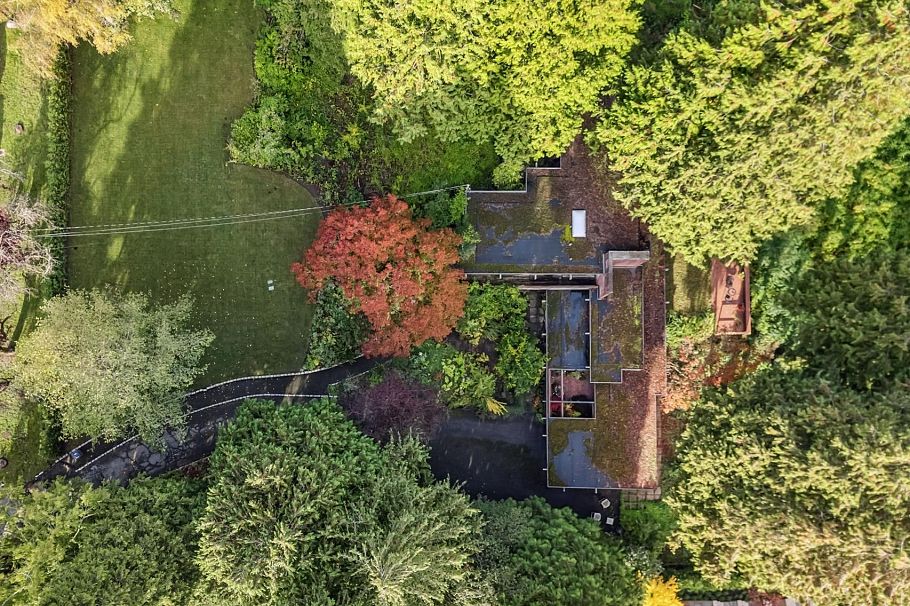 4755 BELMONT AVENUE Vancouver, BC - 2