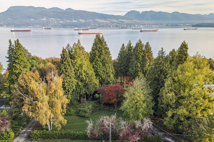 4755 BELMONT AVENUE Vancouver, BC - 3