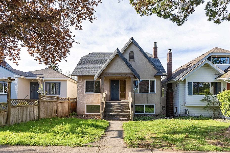 3727 W 20TH AVENUE Vancouver, BC - 1