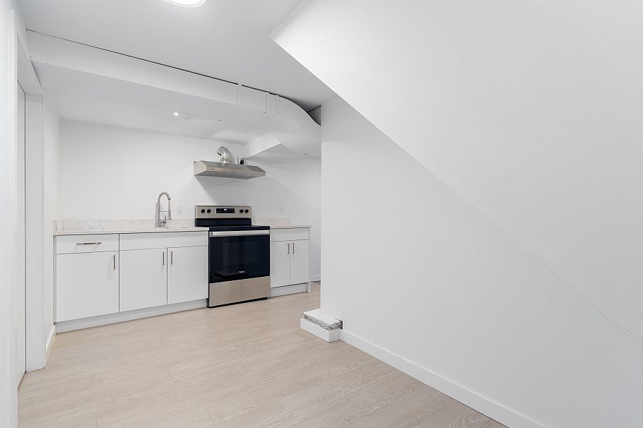 3727 W 20TH AVENUE Vancouver, BC - 8