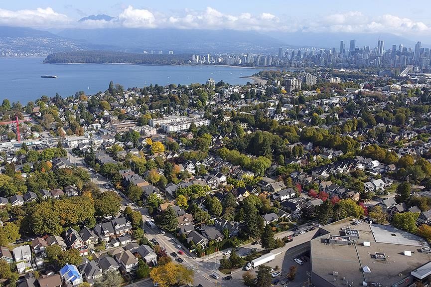 2318 MACDONALD STREET Vancouver, BC - 32