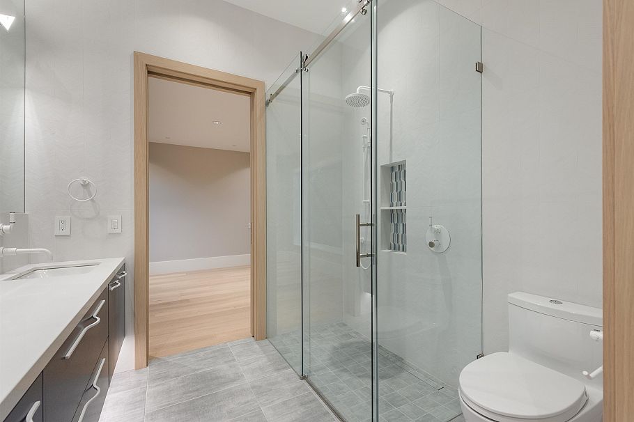 2128 W 21ST AVENUE Vancouver, BC - 40