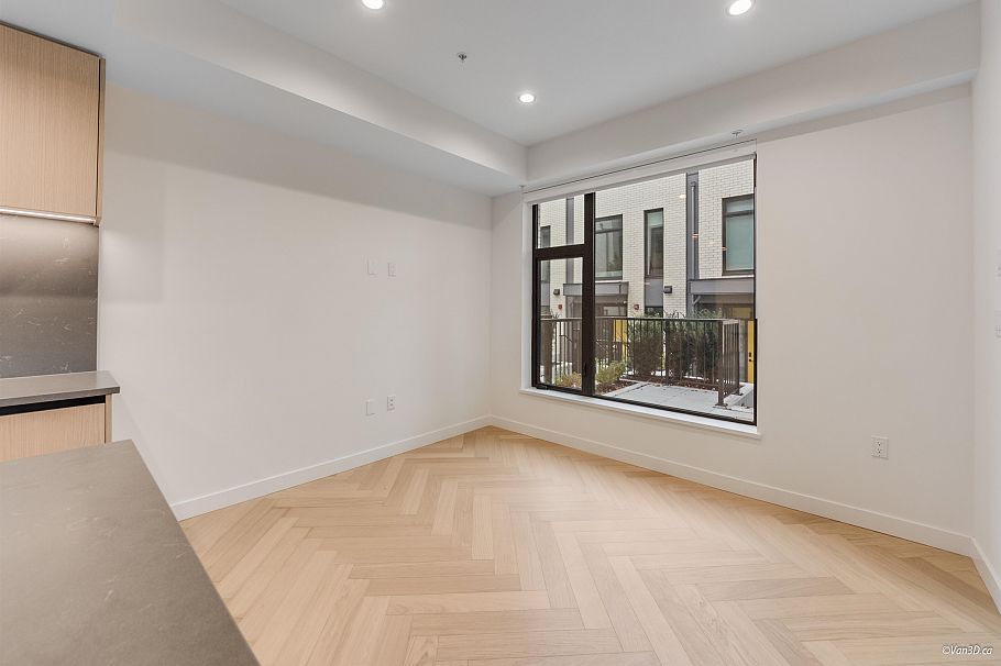 18 6788 OAK STREET Vancouver, BC - 18