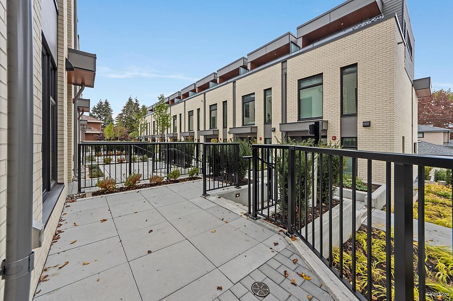 18 6788 OAK STREET Vancouver, BC - 12