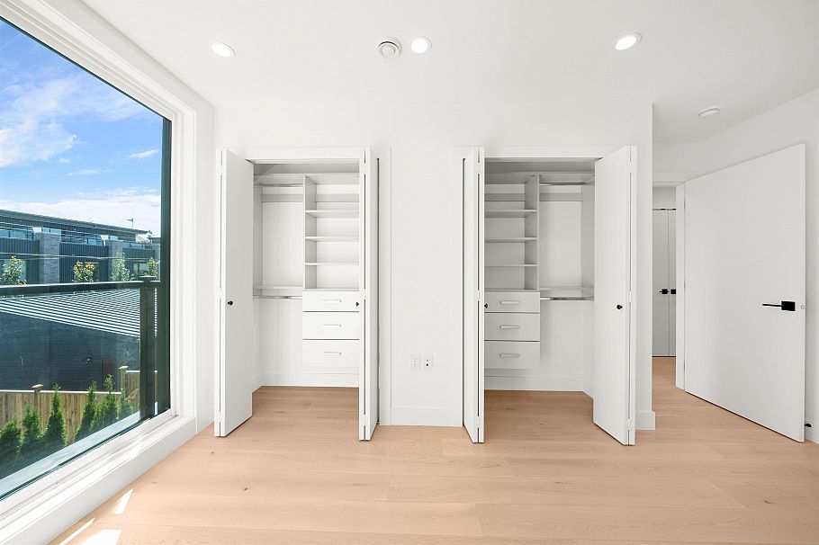 2 760 W 48 AVENUE Vancouver, BC - 6