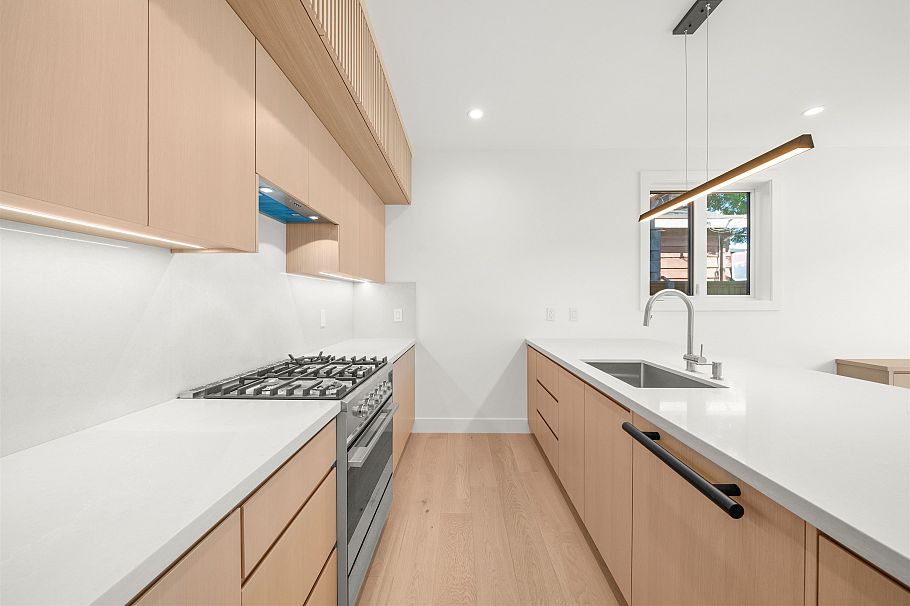 2 760 W 48 AVENUE Vancouver, BC - 14