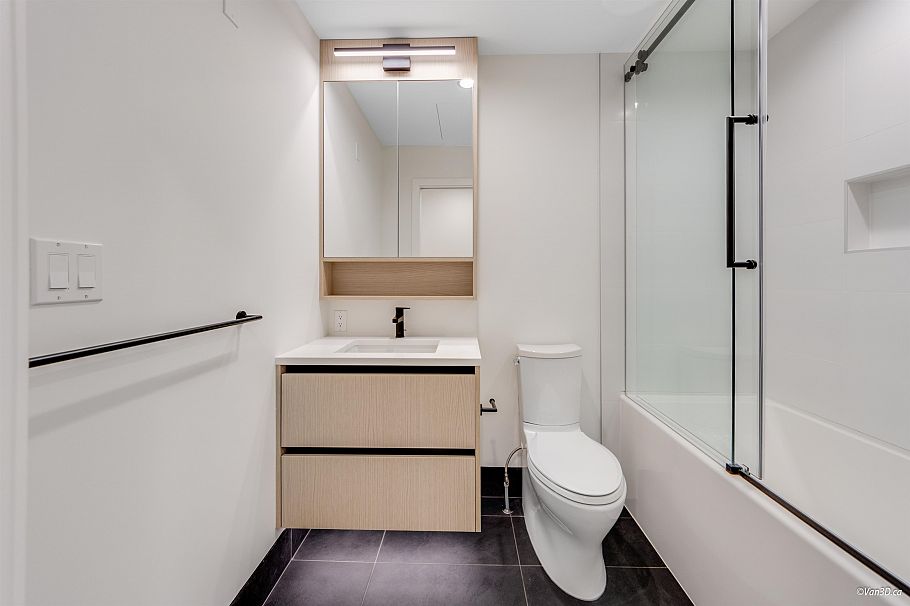 18 6788 OAK STREET Vancouver, BC - 15