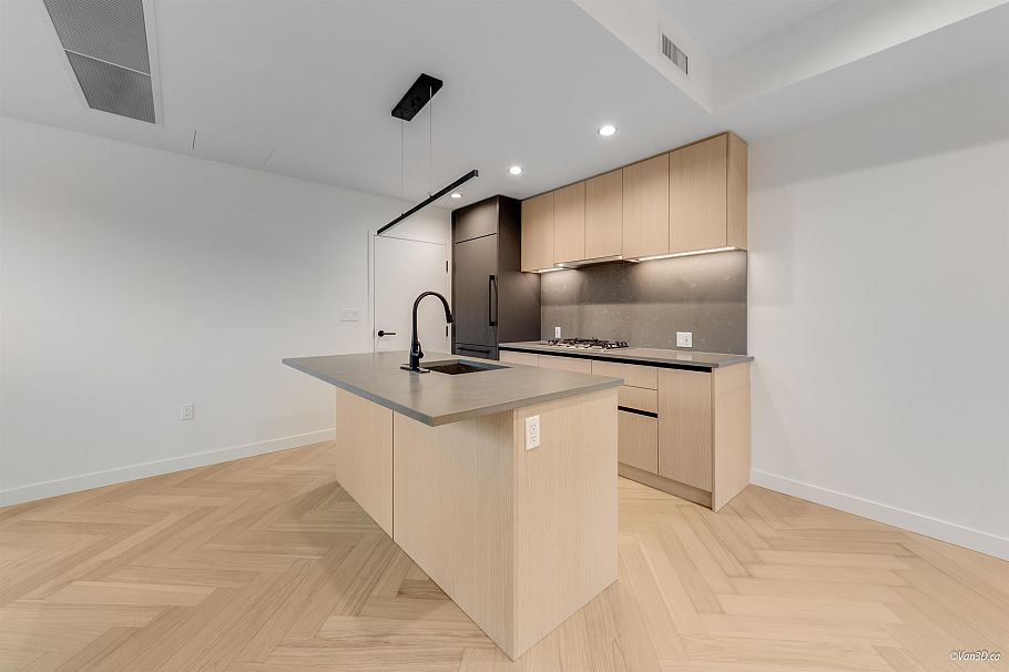 18 6788 OAK STREET Vancouver, BC - 17