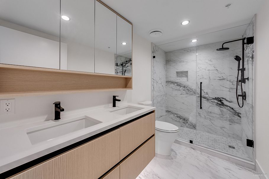 18 6788 OAK STREET Vancouver, BC - 3