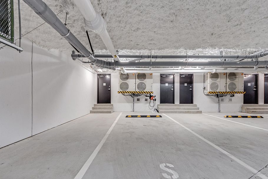 18 6788 OAK STREET Vancouver, BC - 9