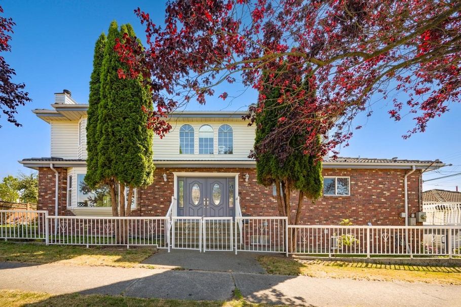 3288 E 26TH AVENUE Vancouver, BC - 1