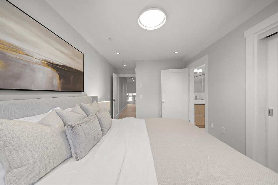 1058 W 15 TH AVENUE Vancouver, BC - 4