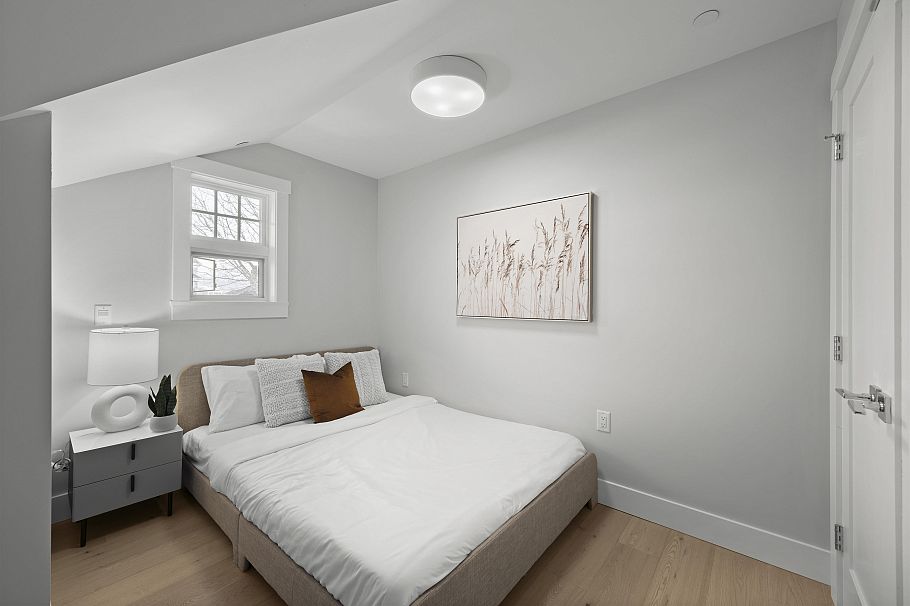 1058 W 15 TH AVENUE Vancouver, BC - 3