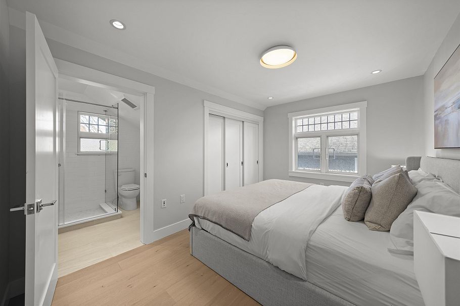 1058 W 15 TH AVENUE Vancouver, BC - 5