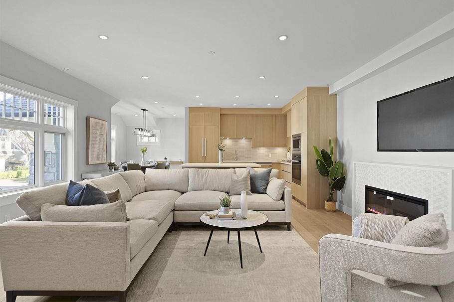 1058 W 15 TH AVENUE Vancouver, BC - 1