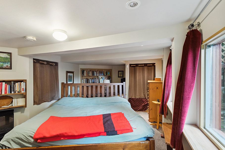 713 E ST. JAMES ROAD North Vancouver, BC - 2