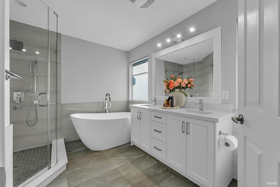 633 FIR STREET North Vancouver, BC - 4