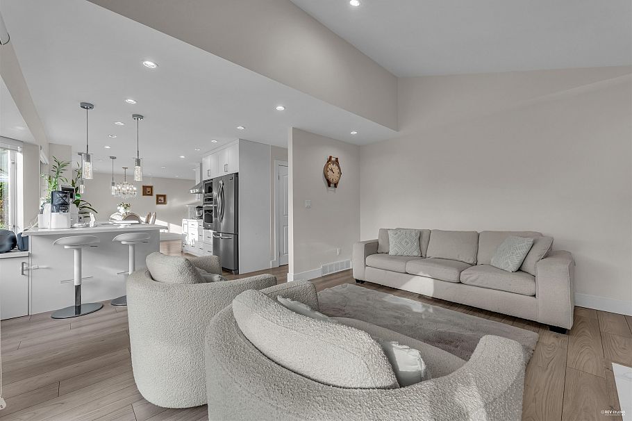 633 FIR STREET North Vancouver, BC - 33