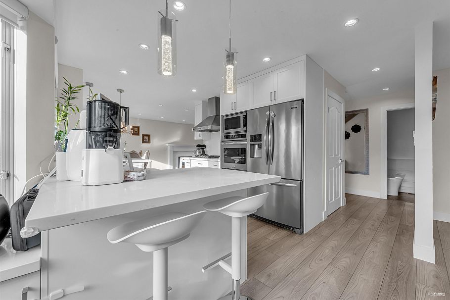 633 FIR STREET North Vancouver, BC - 38