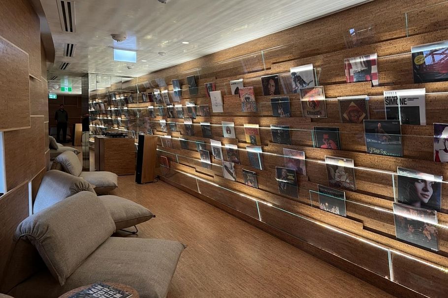 808 1568 ALBERNI STREET Vancouver, BC - 9