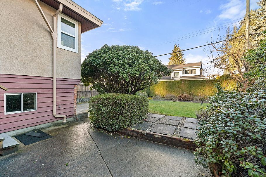 4651 W 16TH AVENUE Vancouver, BC - 10