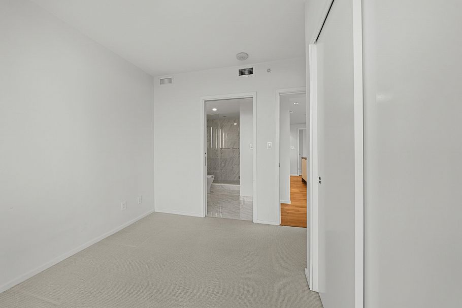 1606 8555 GRANVILLE STREET Vancouver, BC - 8