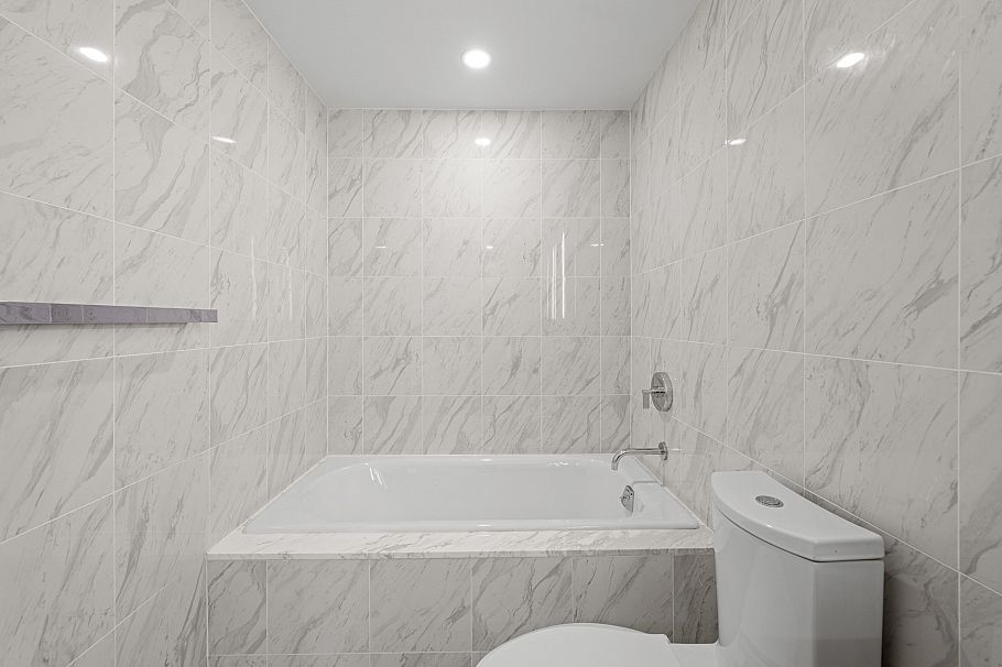 1606 8555 GRANVILLE STREET Vancouver, BC - 3