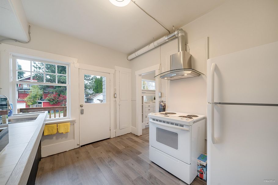 3425 W 8TH AVENUE Vancouver, BC - 34