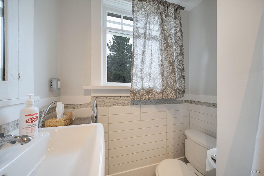 3425 W 8TH AVENUE Vancouver, BC - 2