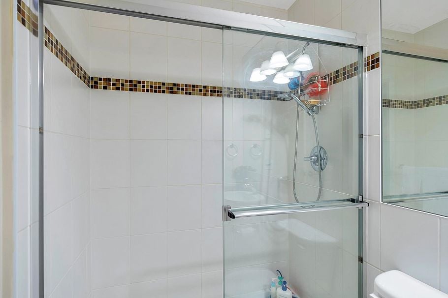 211 3551 FOSTER AVENUE Vancouver, BC - 5