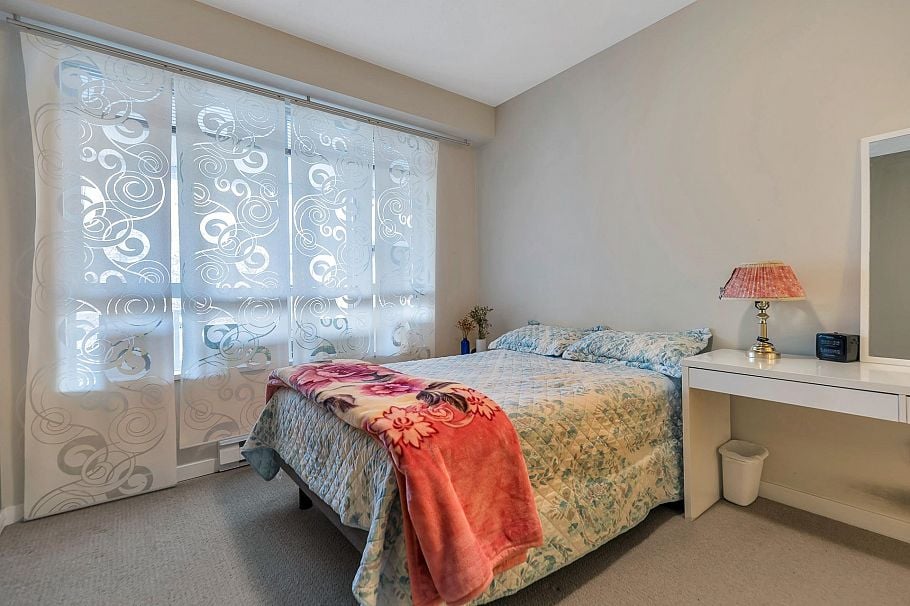 211 3551 FOSTER AVENUE Vancouver, BC - 2