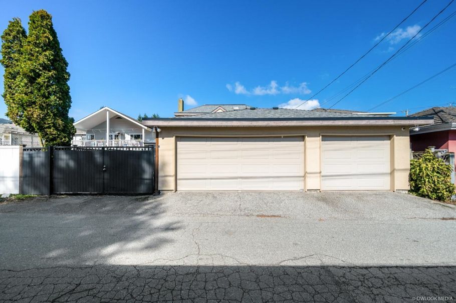 W 58TH AVENUE Vancouver, BC - 12