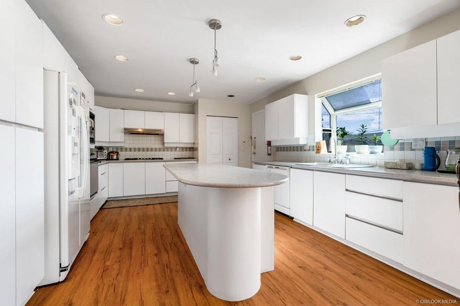 W 58TH AVENUE Vancouver, BC - 24