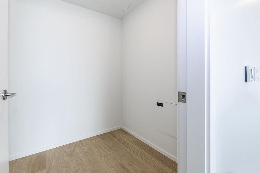 2205 1568 ALBERNI STREET Vancouver, BC - 5