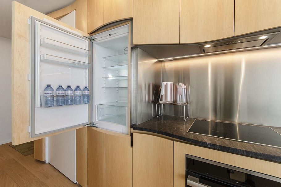 2205 1568 ALBERNI STREET Vancouver, BC - 3