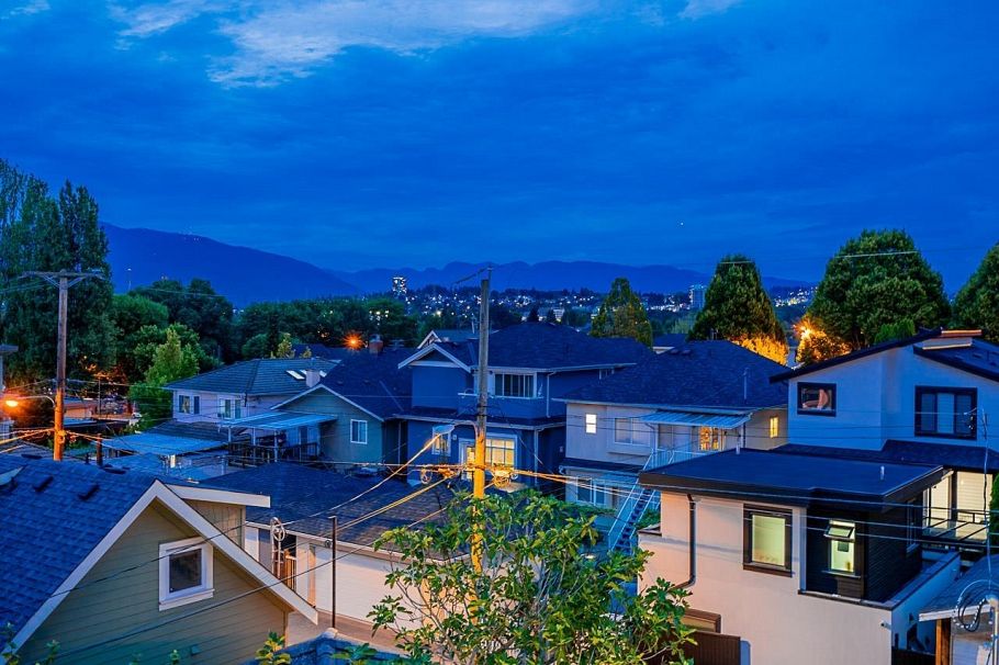 1 ROSSLAND STREET Vancouver, BC - 13