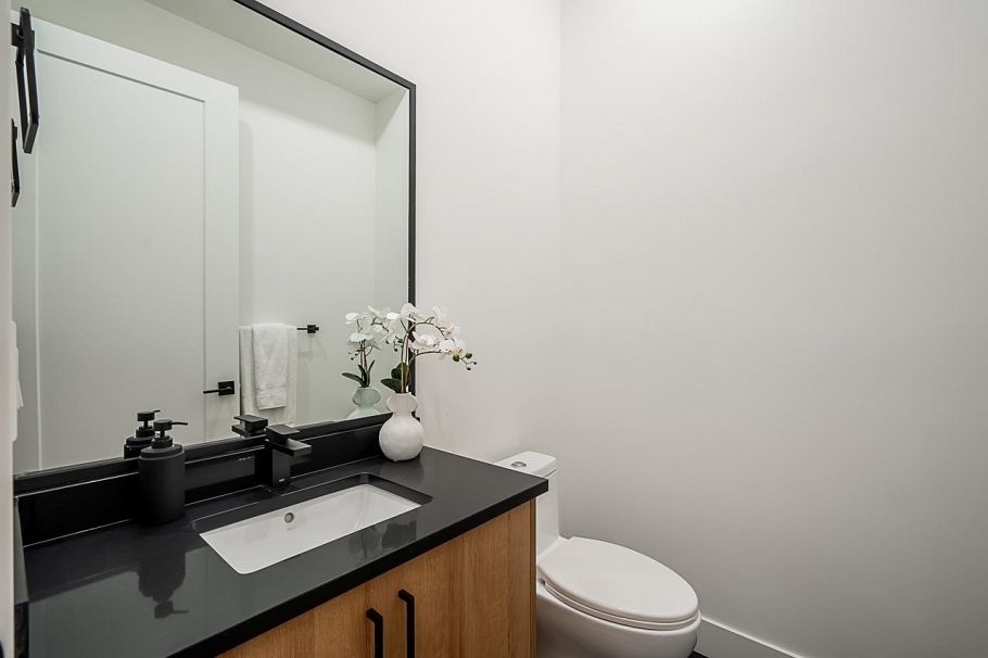 1 ROSSLAND STREET Vancouver, BC - 32