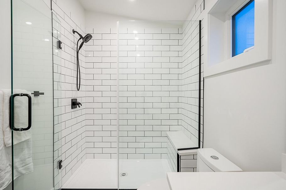 1 ROSSLAND STREET Vancouver, BC - 3