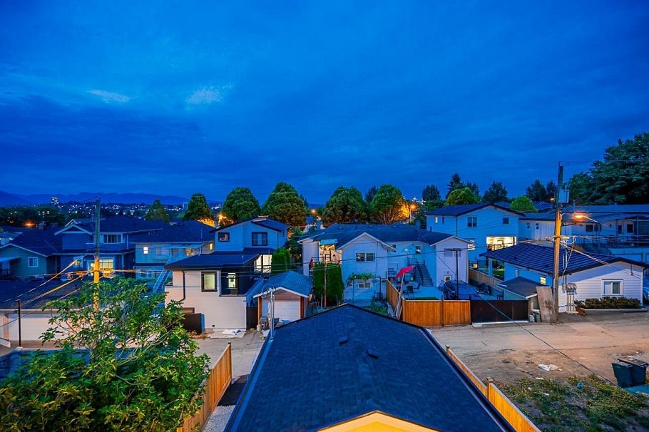 1 ROSSLAND STREET Vancouver, BC - 14