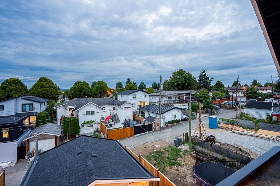 1 ROSSLAND STREET Vancouver, BC - 12