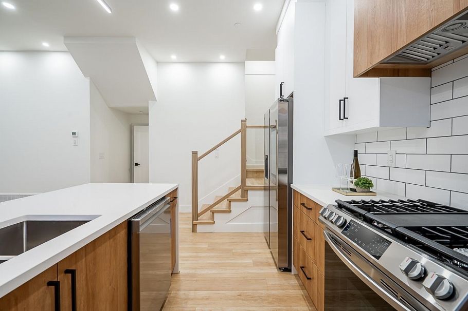 1 ROSSLAND STREET Vancouver, BC - 31