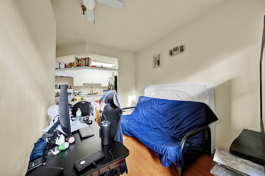 2 E BROADWAY Vancouver, BC - 23