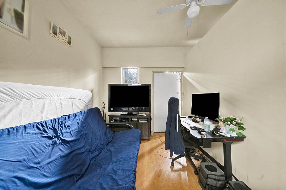 2 E BROADWAY Vancouver, BC - 22