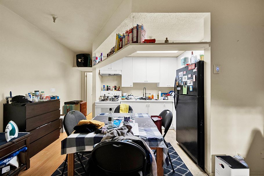 2 E BROADWAY Vancouver, BC - 21