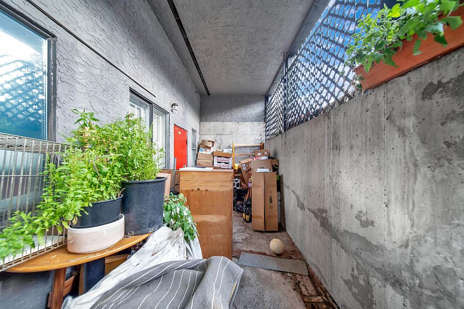 2 E BROADWAY Vancouver, BC - 12