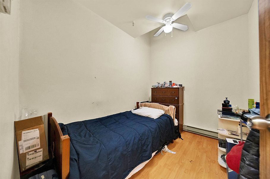 2 E BROADWAY Vancouver, BC - 8