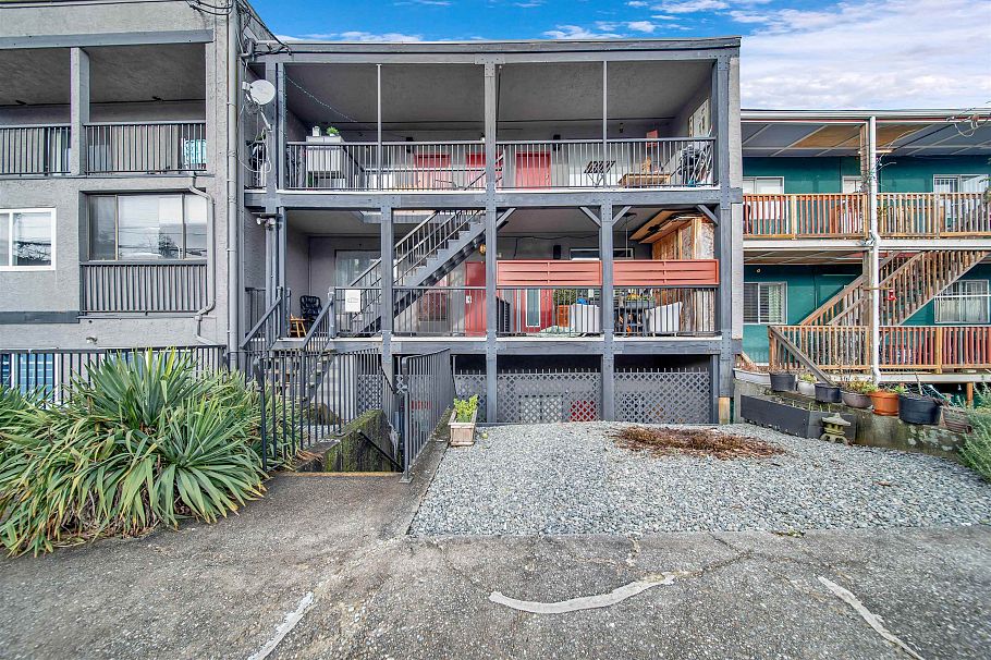 2 E BROADWAY Vancouver, BC - 1