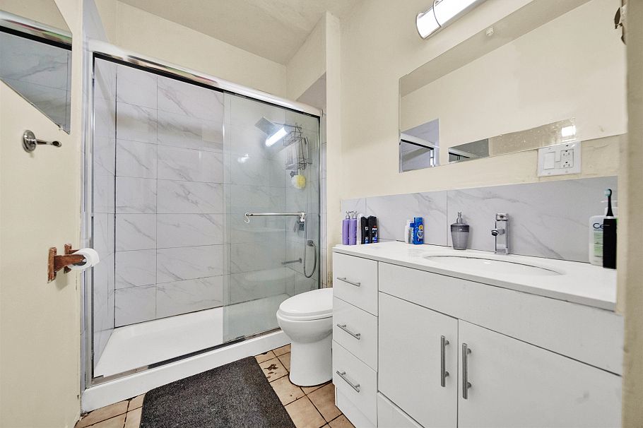 2 E BROADWAY Vancouver, BC - 10