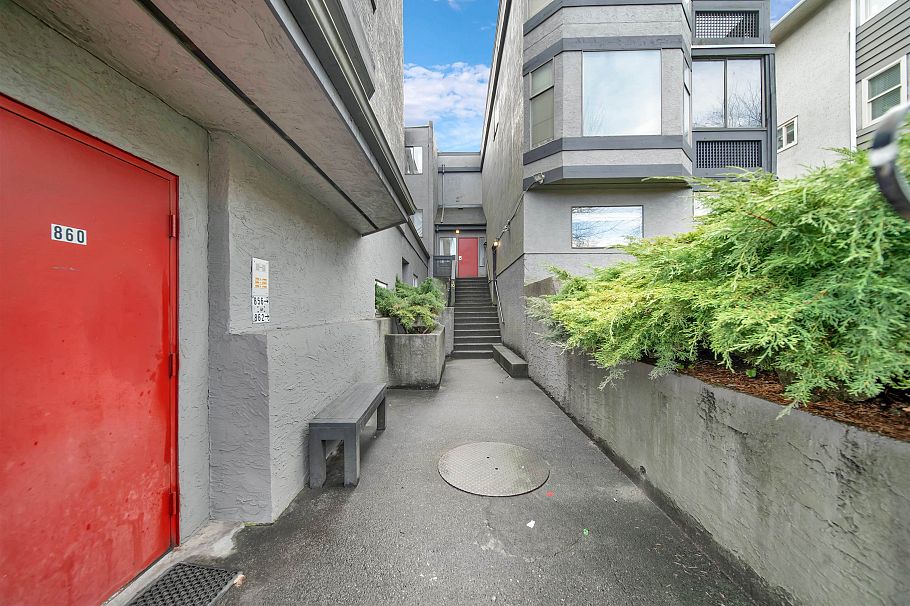 2 E BROADWAY Vancouver, BC - 4