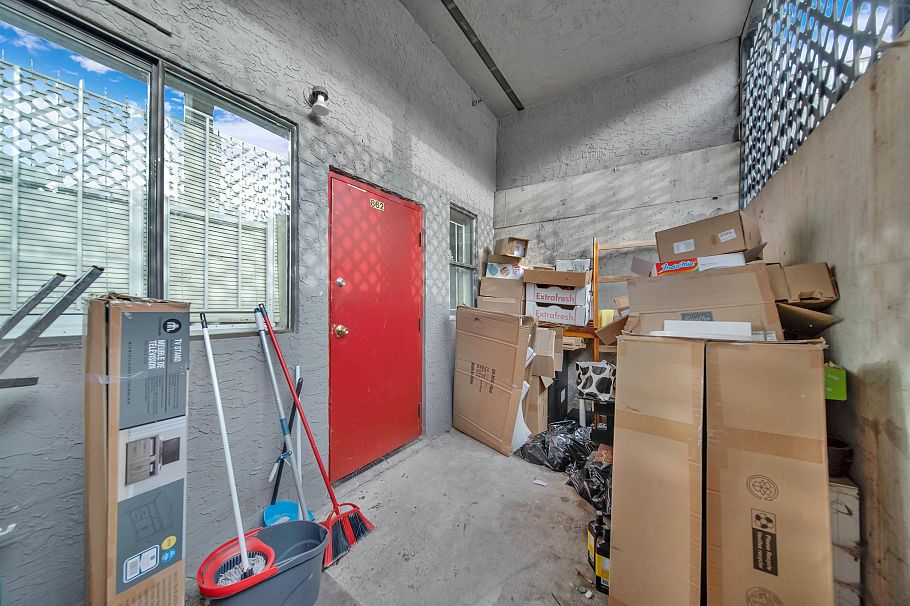 2 E BROADWAY Vancouver, BC - 13